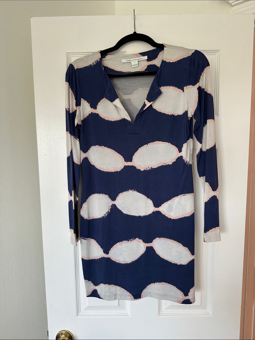 Diane Von Furstenberg 100% silk Navy and Cream Printed Mini Dress